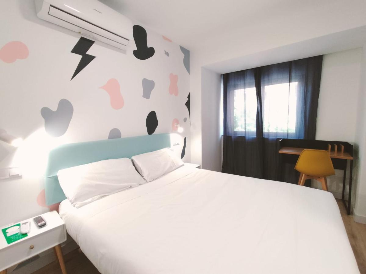 Hostal Carmen By Gaiarooms Salamanca Exterior photo